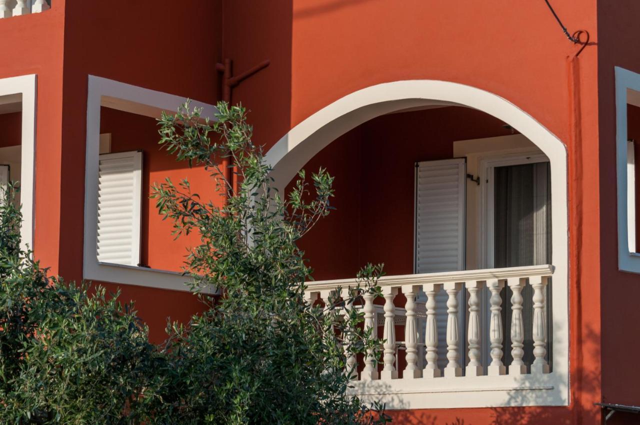 Avyssos Residents Aparthotel *
